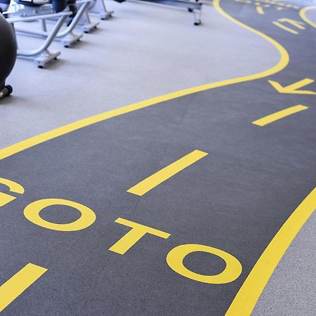 Fraser Suites Maszkat Kültér fotó A treadmill