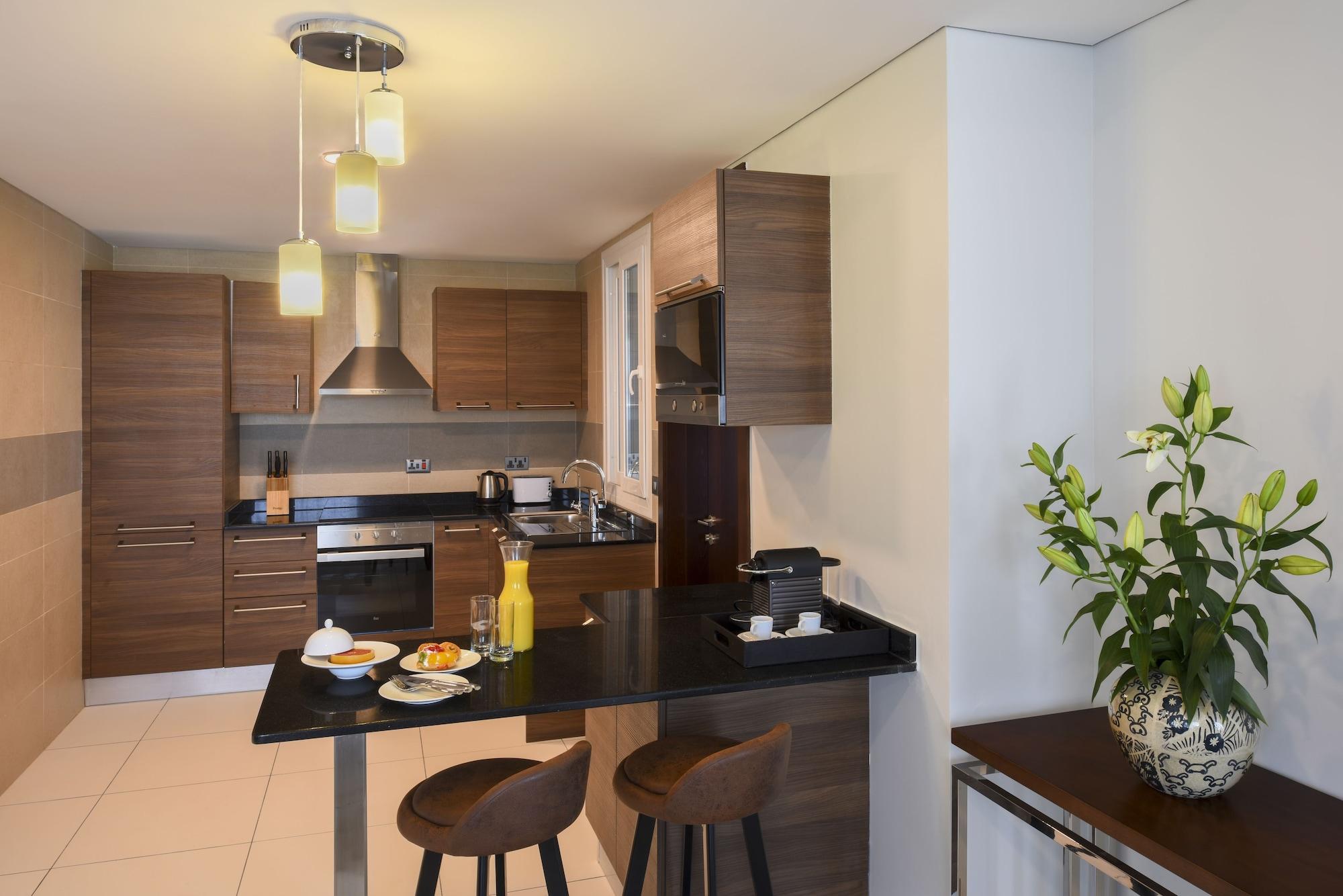 Fraser Suites Maszkat Kültér fotó A kitchen