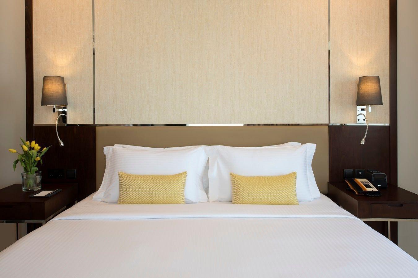 Fraser Suites Maszkat Kültér fotó A bedroom at the hotel
