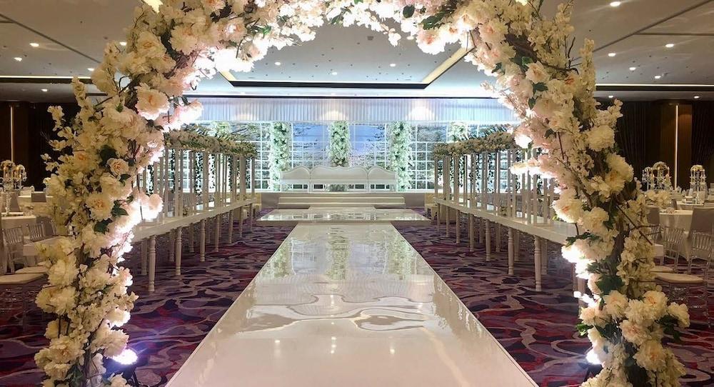 Fraser Suites Maszkat Kültér fotó The Wedding Chapel