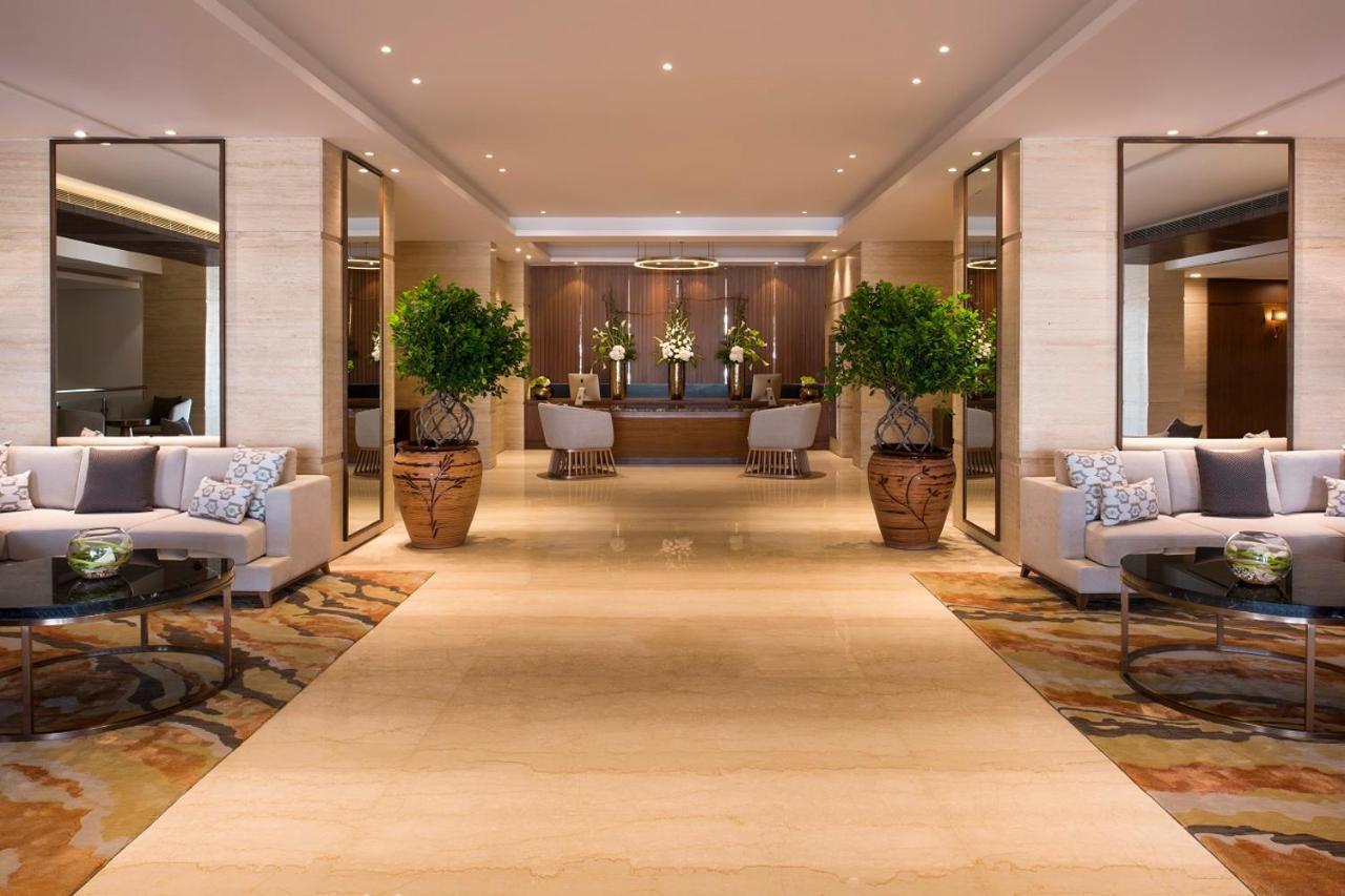 Fraser Suites Maszkat Kültér fotó The lobby of the hotel