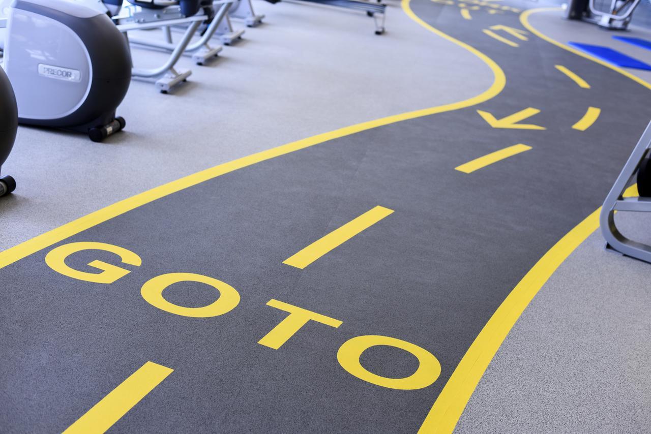 Fraser Suites Maszkat Kültér fotó A treadmill