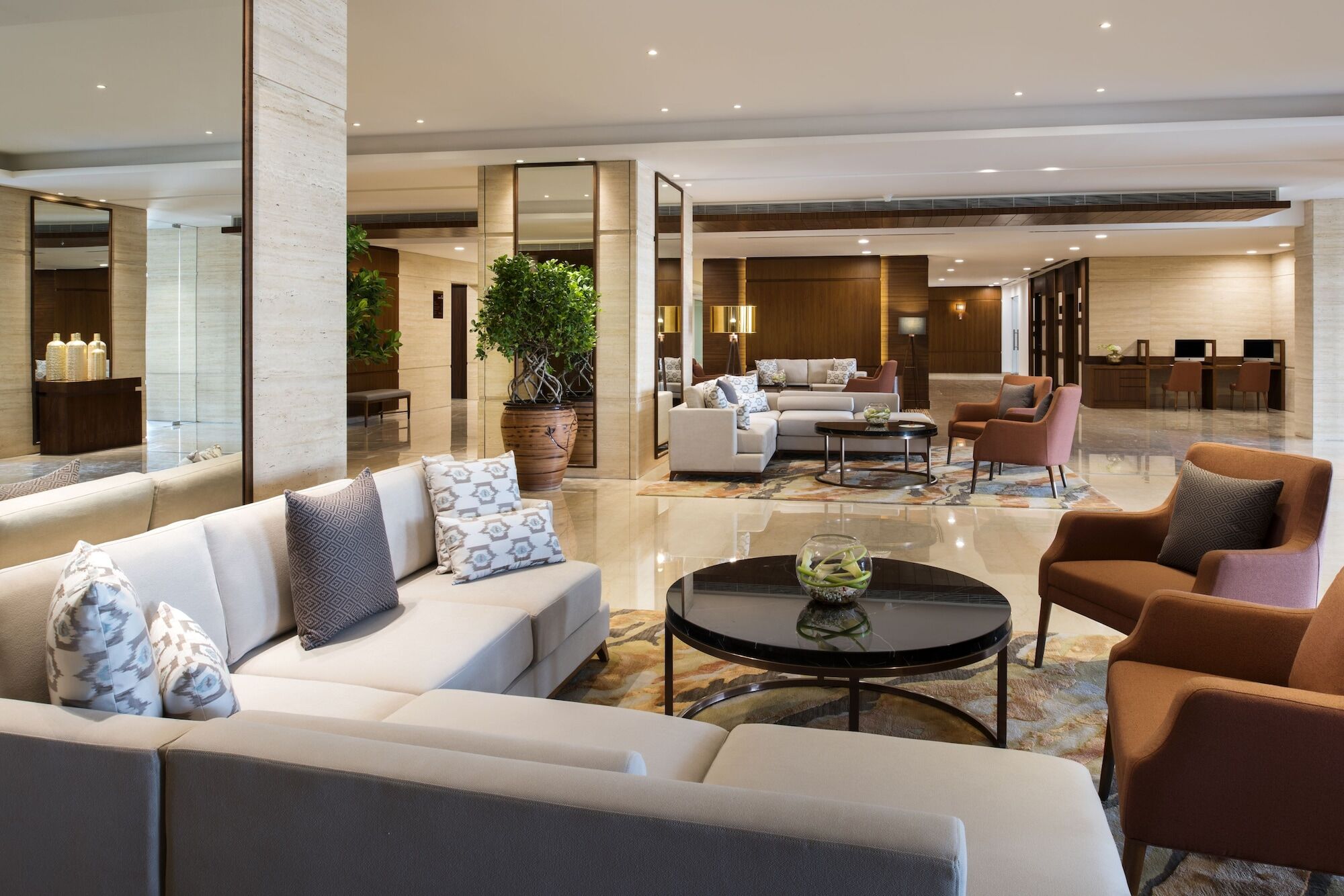 Fraser Suites Maszkat Kültér fotó The lobby of the hotel