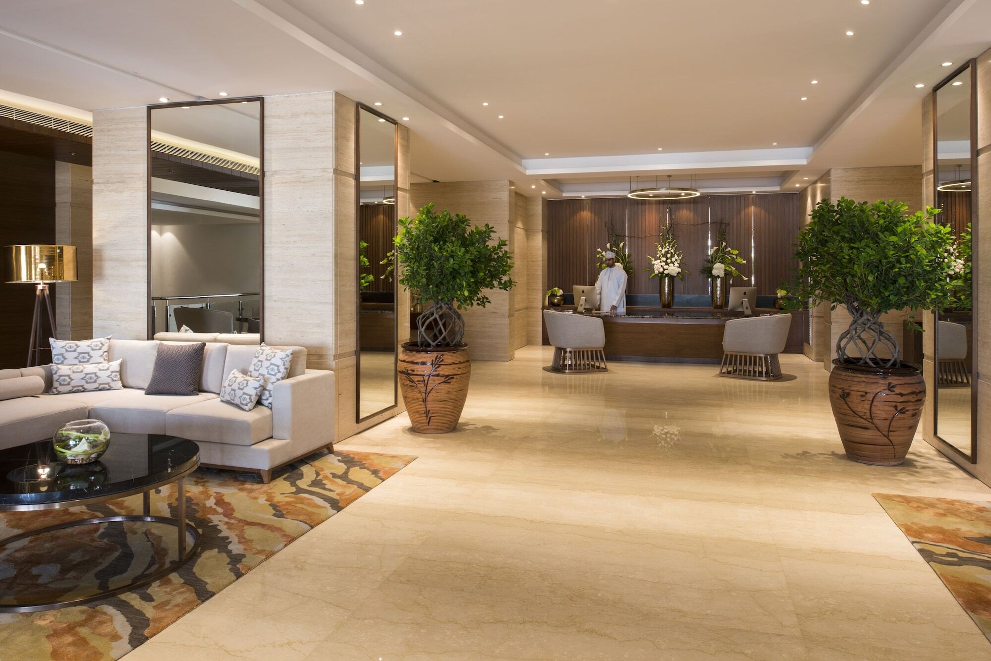 Fraser Suites Maszkat Kültér fotó The lobby of the hotel